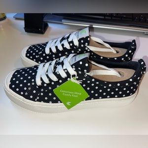 NWT Cariuma OCA Black/White Polka Dots